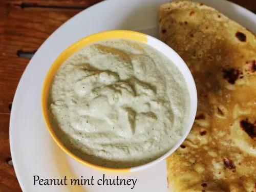 peanut chutney with mint leaves