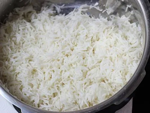 cooled cooked rice in cooker