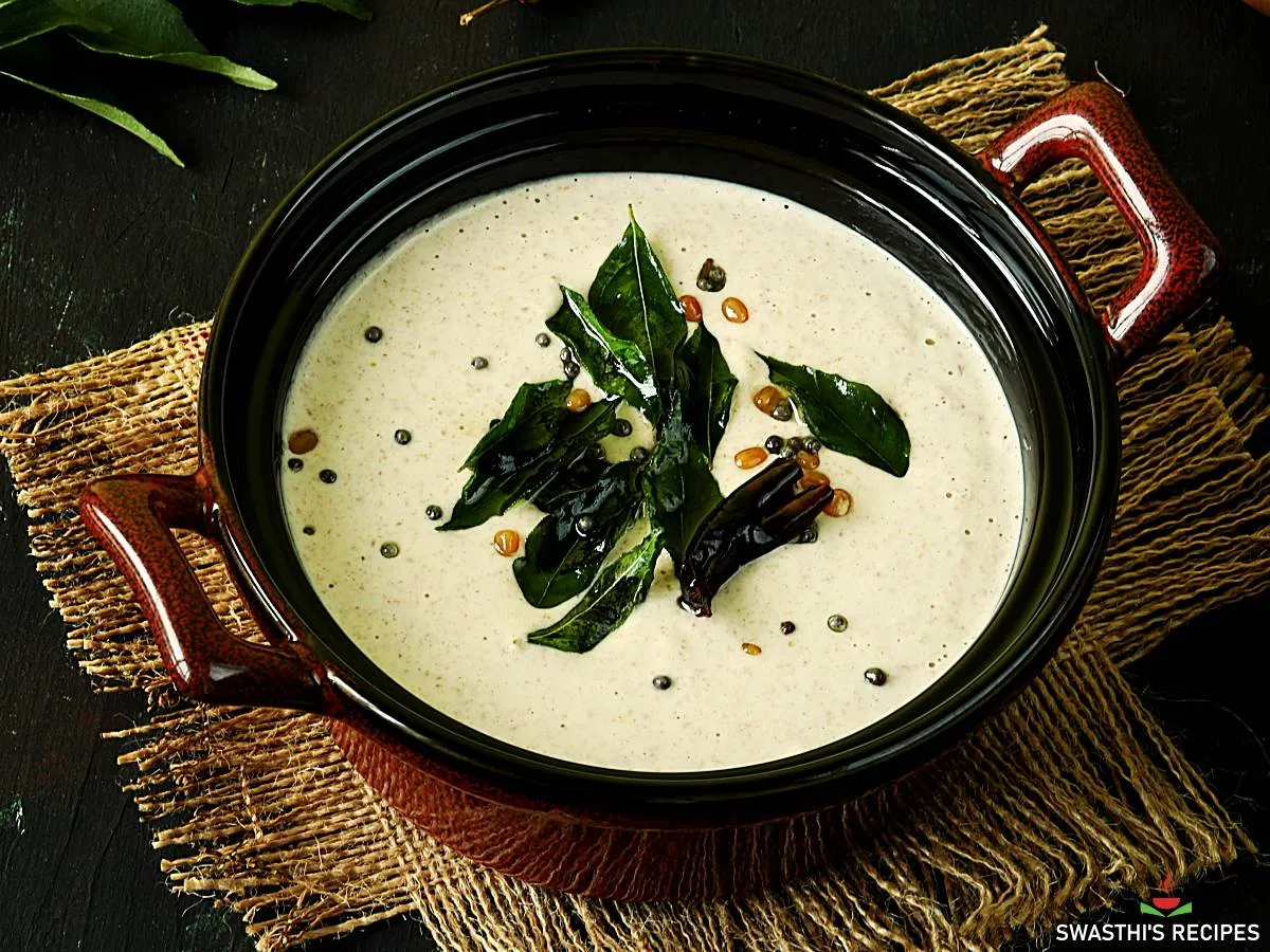 peanut chutney served in a bowl with tempering on top