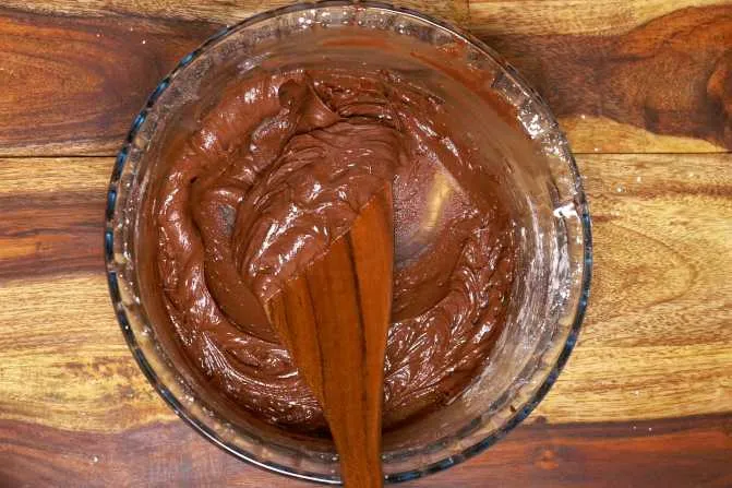 smooth chocolate buttercream frosting