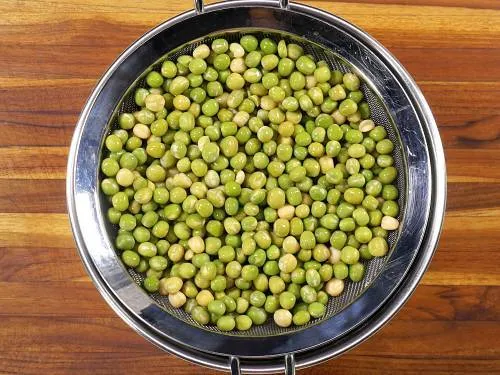 soaked green peas