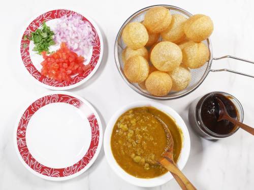 assemble puris, masala, onions, tomatoes and the sev