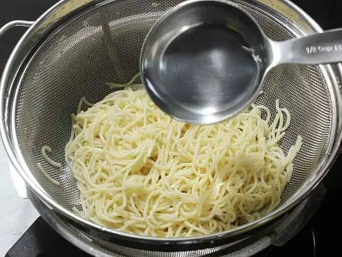 rinsing noodles
