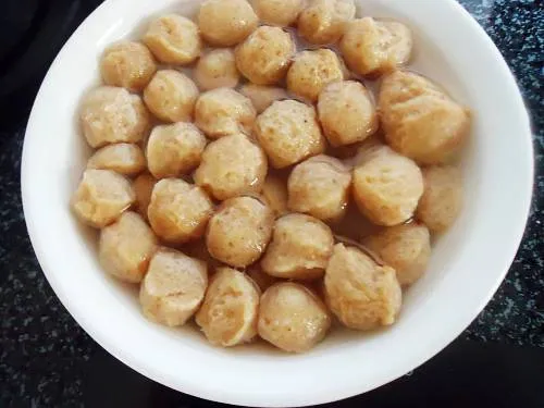 soaked soya chunks in water