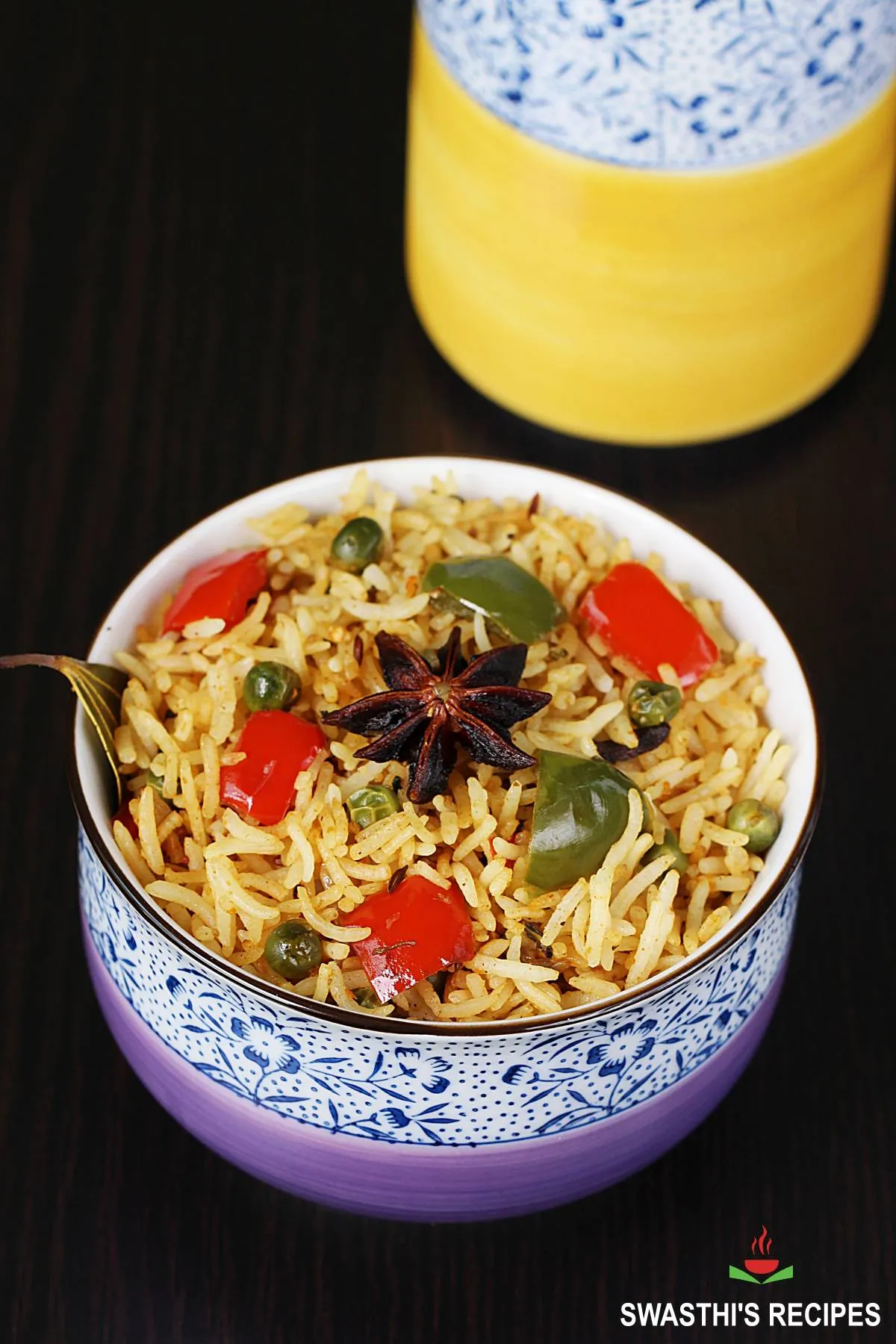 capsicum rice served in a bowl