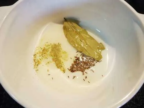 splutter spices in oil