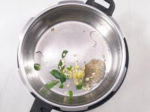 tempering spices in oil