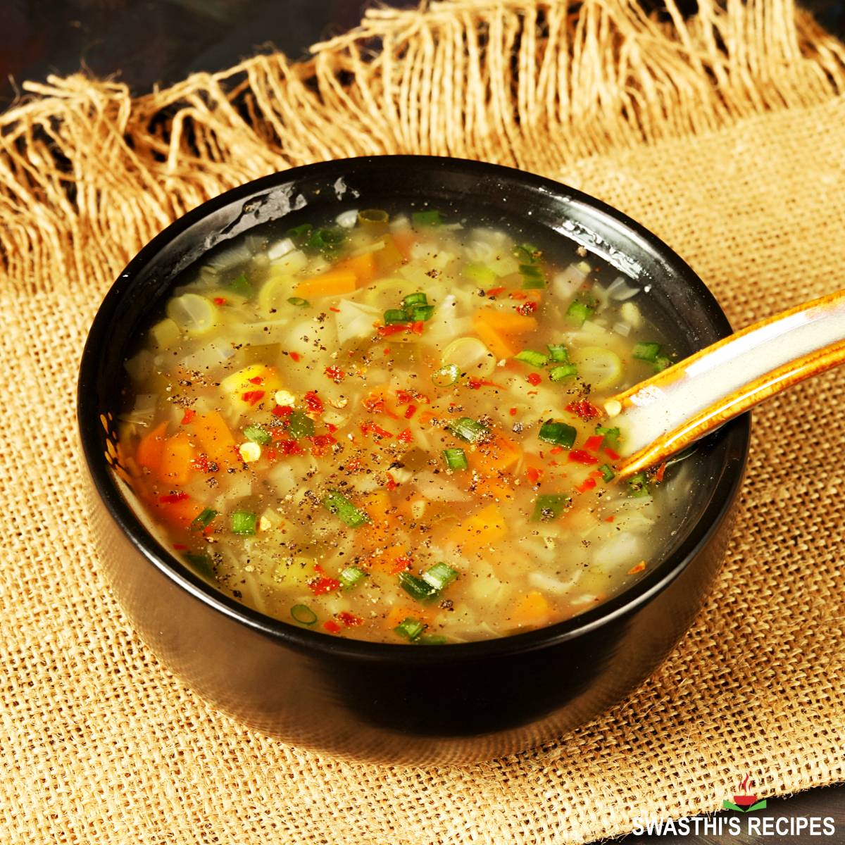 https://www.indianhealthyrecipes.com/wp-content/uploads/2021/08/vegetable-soup-recipe.jpg
