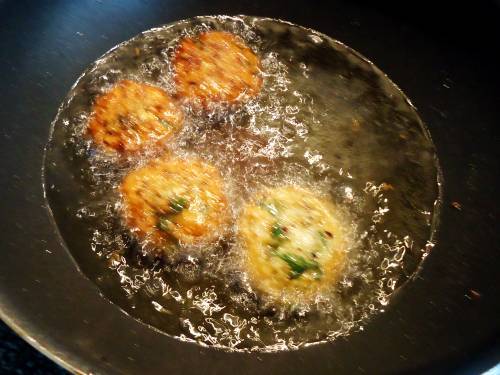 Alasanda Vada   Black Eyed Pea Fritters   Swasthi s Recipes - 91