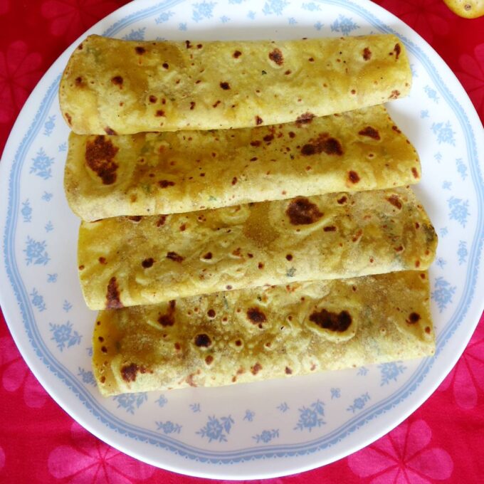 Aloo Methi Paratha   Swasthi s Recipes - 78