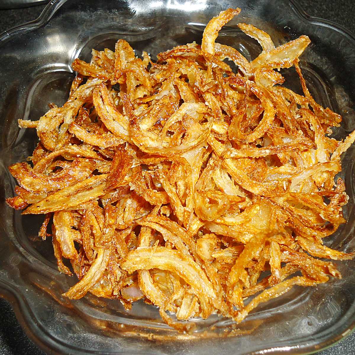 Fried Onions Recipe (Crispy Onions/ Birista) - Swasthi's Recipes