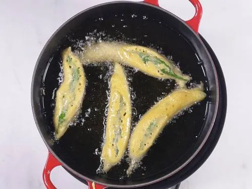 frying bajji in oil