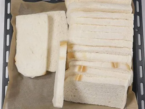 crustless white bread slices