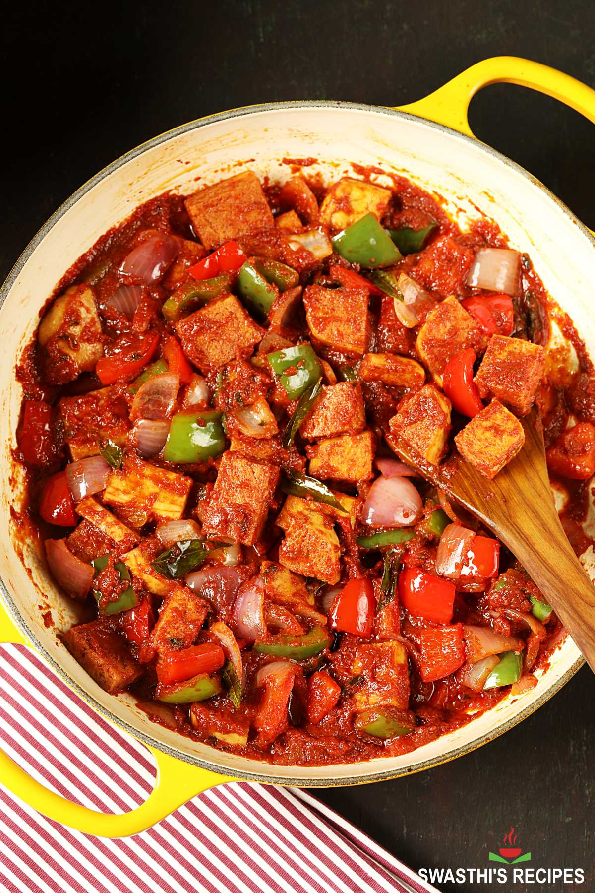 https://www.indianhealthyrecipes.com/wp-content/uploads/2023/05/indian-tofu-recipe-stir-fry.jpg