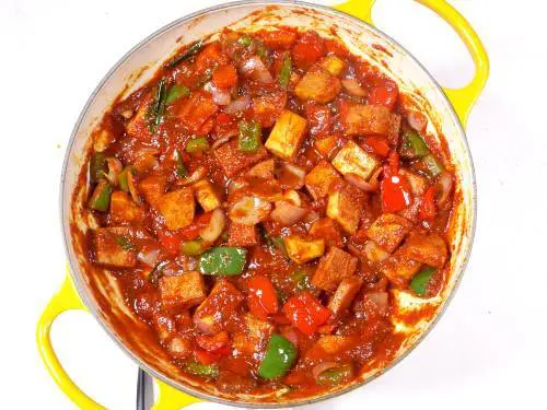 https://www.indianhealthyrecipes.com/wp-content/uploads/2023/05/indian-tofu-stir-fry-recipe-013.jpg.webp