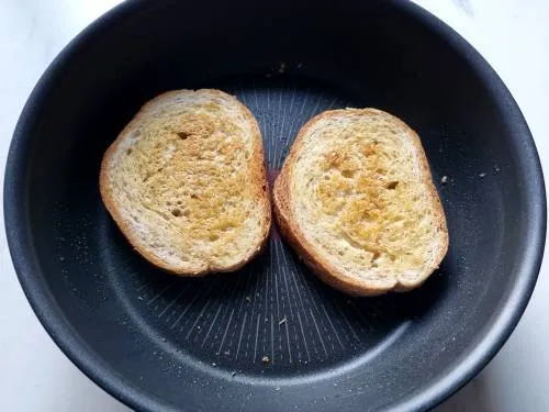toasted bread for guacamole