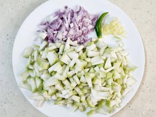chopped lauki and onions