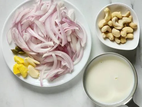 ingredients to make the malai chicken gravy