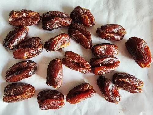 medjool dates in a tray