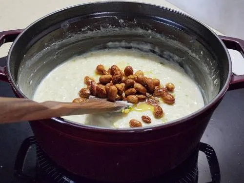 raisins in rice pudding