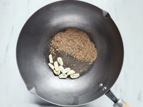 toasting cumin seeds for flax seed podi