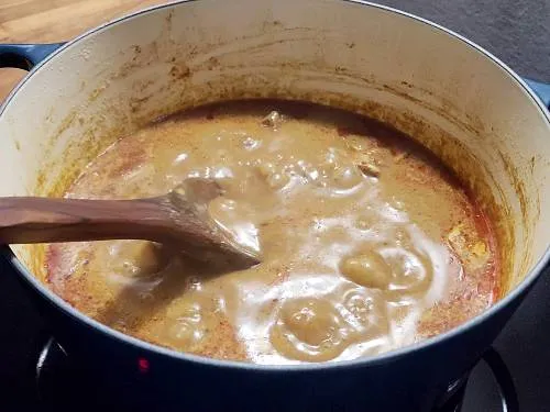 simmering mutton with wheat flour slurry