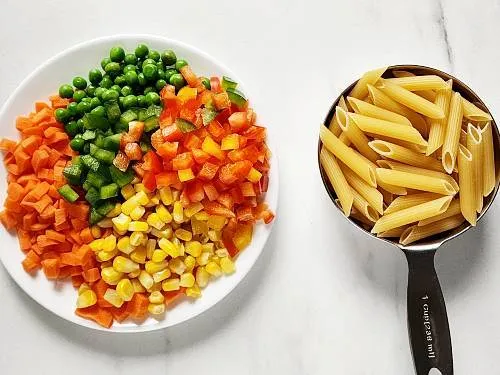 vegetables and pasta to make béchamel sauce pasta