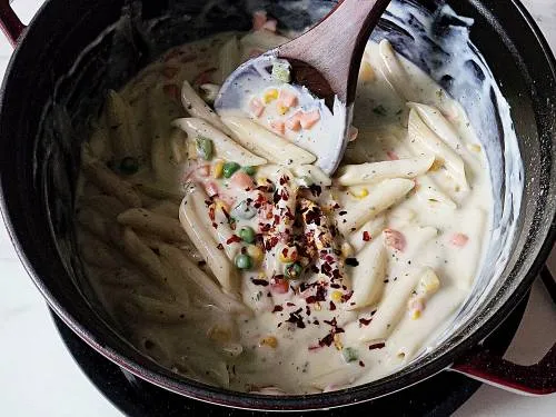 spices and herbs to make white sauce pasta