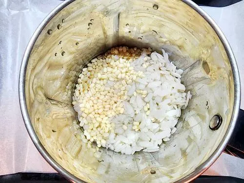 urad dal and poha in a blender