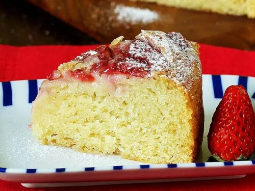 Eggless Strawberry Cake