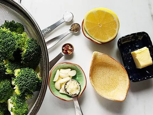 ingredients to make garlic broccoli