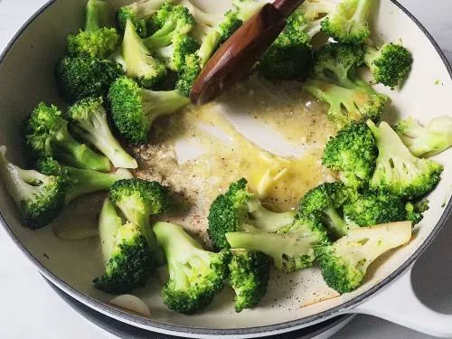 garlic butter broccoli in a pan