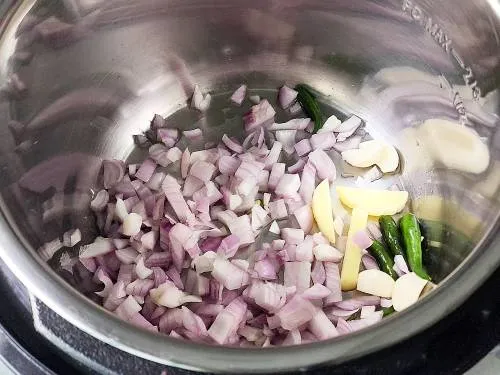 saute onions ginger garlic chilies in oil