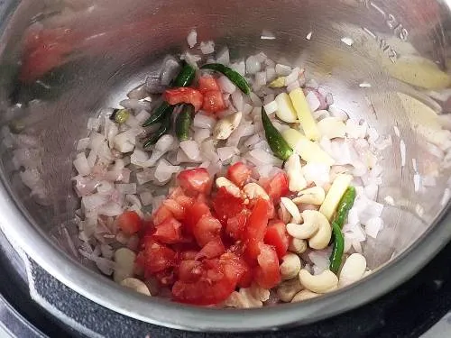 tomatoes and cashews being cooked