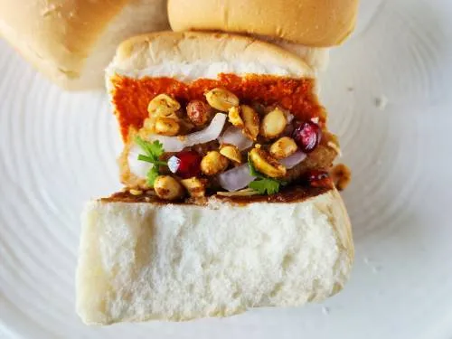 roasted peanuts stuffed in dabeli