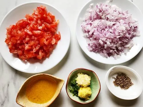 onions and tomatoes to make methi chaman