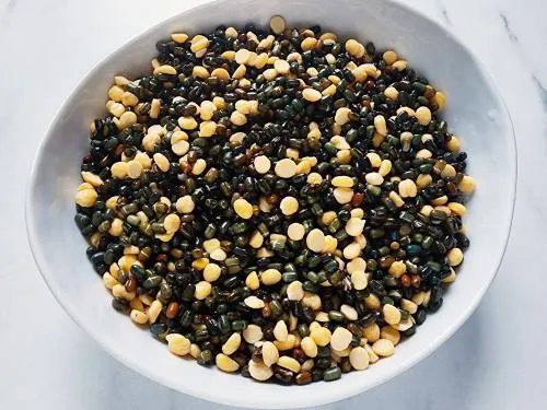 black dal and chana dal in a bowl