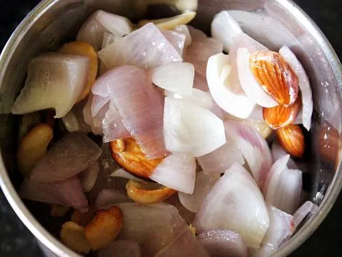 grind onions and nuts in a blender to make shahi paste